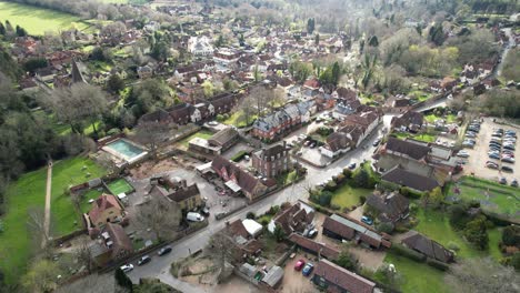 Shere-Surrey-Reino-Unido-Pintoresca-Aldea-Inglesa-Alta-Aérea-Drone-4k-Material-De-Archivo