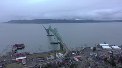 The-Astoria-Megler-Bridge-In-Astoria,-Oregon,-USA,-wide-angle-drone-panning-shot