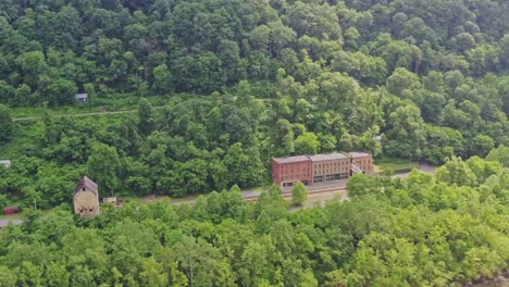 Die-Alte-Bergbaueisenbahn-In-Thurmond-In-West-Virginia