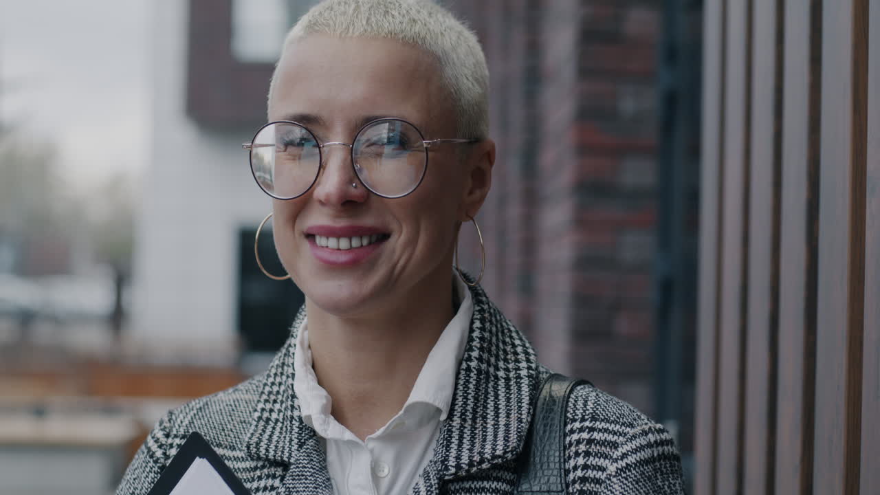 Ritratto di una donna d'affari sorridente