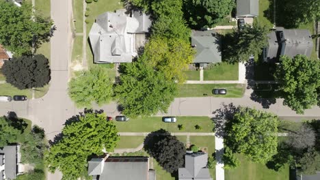 perry, barrio de michigan con video de avión no tripulado por encima y avanzando