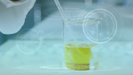 animación de la cadena de adn y procesamiento de datos en primer plano de un científico que trabaja en el laboratorio