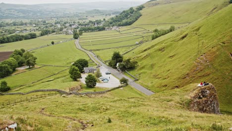 Vista-Panorámica-De-La-Pintoresca-Campiña-Inglesa-Desde-Lo-Alto-Del-Paso-Winnats,-Derbyshire