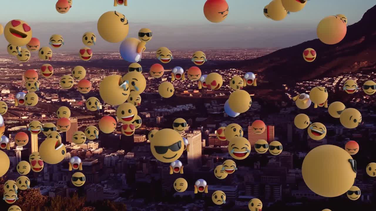 animación de emojis con la ciudad en el fondo