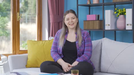 Happy-young-woman-waving-at-camera.