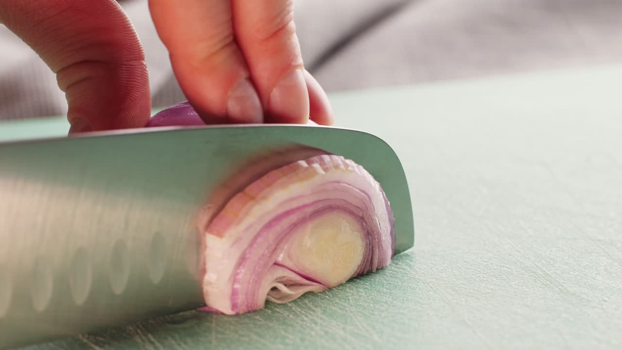 Cutting an Onion