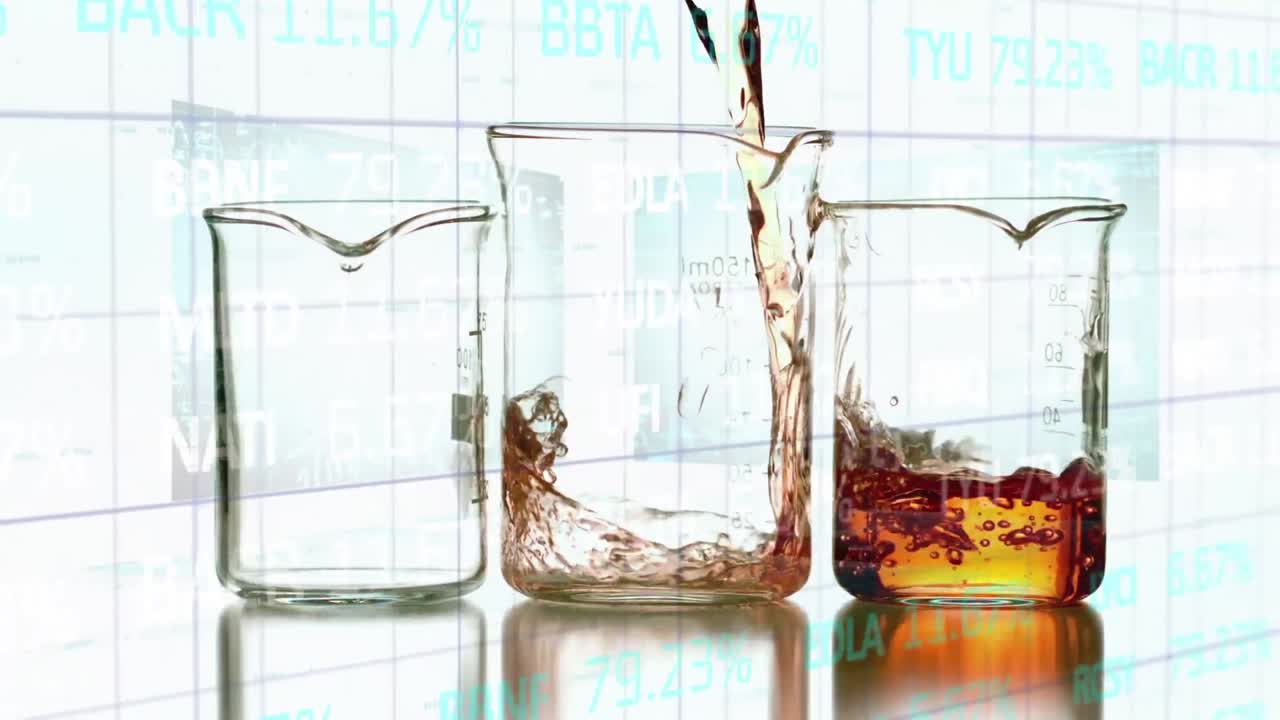 Animazione di elaborazione dati su becher da laboratorio con liquido