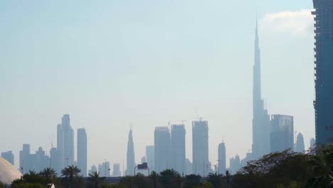 horizonte de dubai durante el día