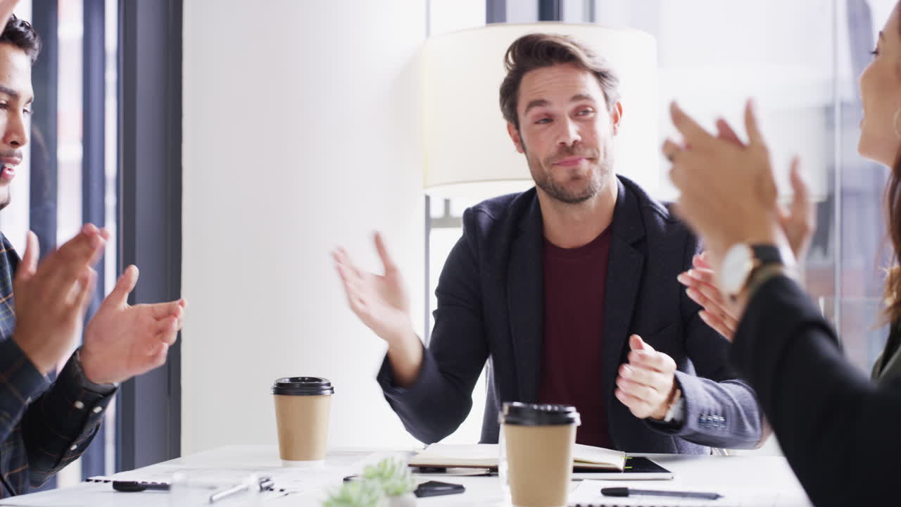 동기 부여 된 팀 들 은 놀라운 결과 를 얻습니다.