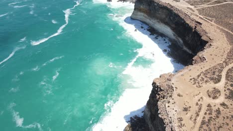 un avión no tripulado hace una panorámica lenta sobre la gran bahía australiana.