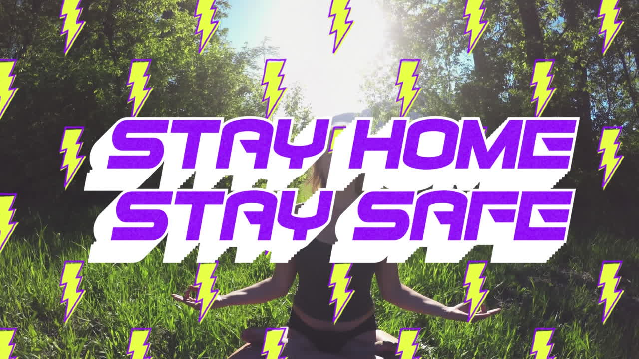 텍스트의 애니메이션 집에 머무르기 번개 아이콘과 함께 안전하게 머무르기 백인 여성 명상