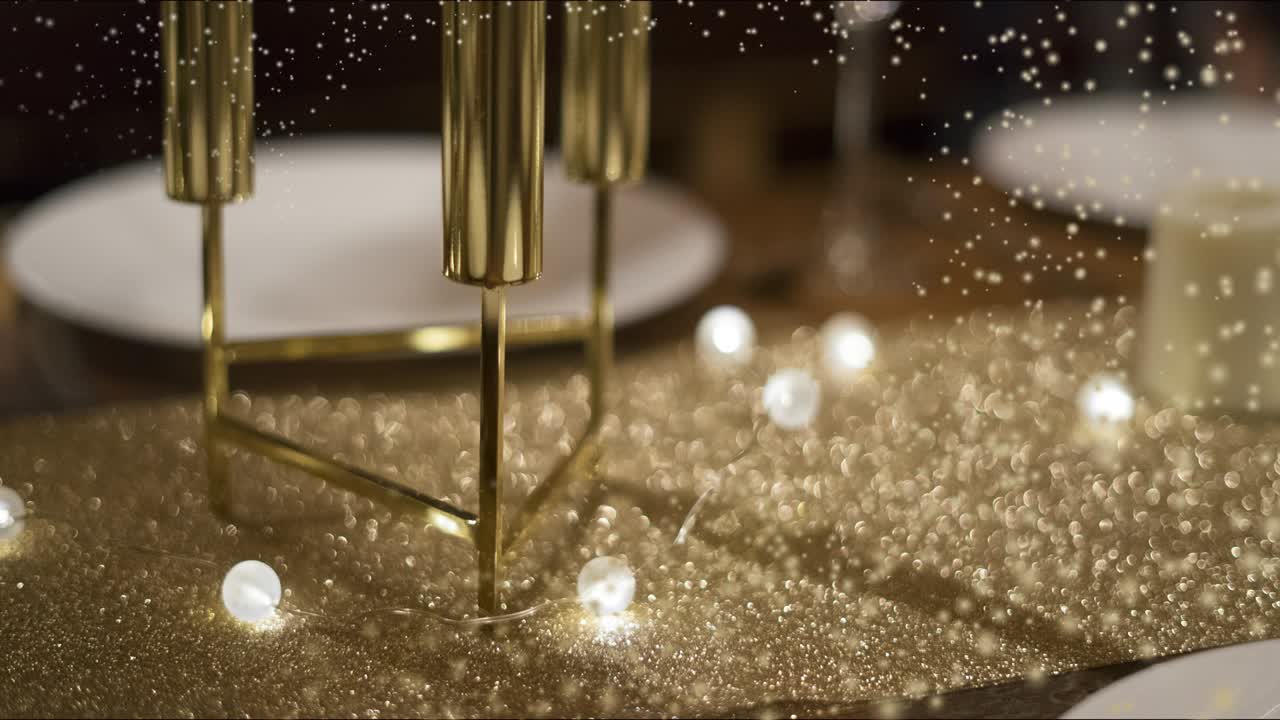 메리 크리스마스 및 새해 황금과 함께 반이는 비디오 움직이는 눈알, 황금색 음색 테이블 배경과 함께 축제 비디오 소개 - 당신의 디자인을위한 휴가 비디오 배경