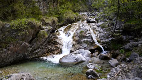 Cascada-En-El-Río-Val-Vertova,-Cerca-De-Bérgamo,-Valle-Seriana,-Italia