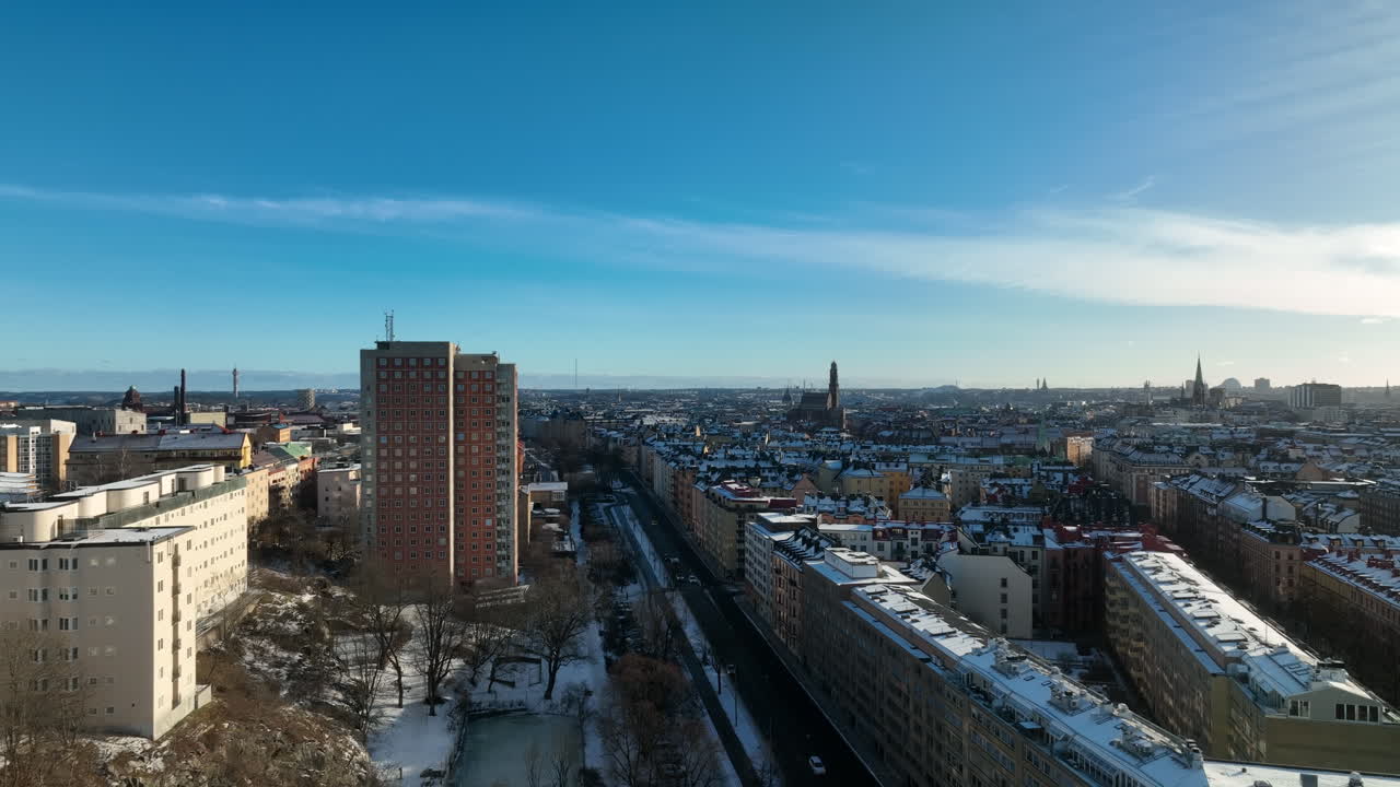 vasastan y ruddammen en estocolmo en la luz del sol de invierno, antena hacia adelante