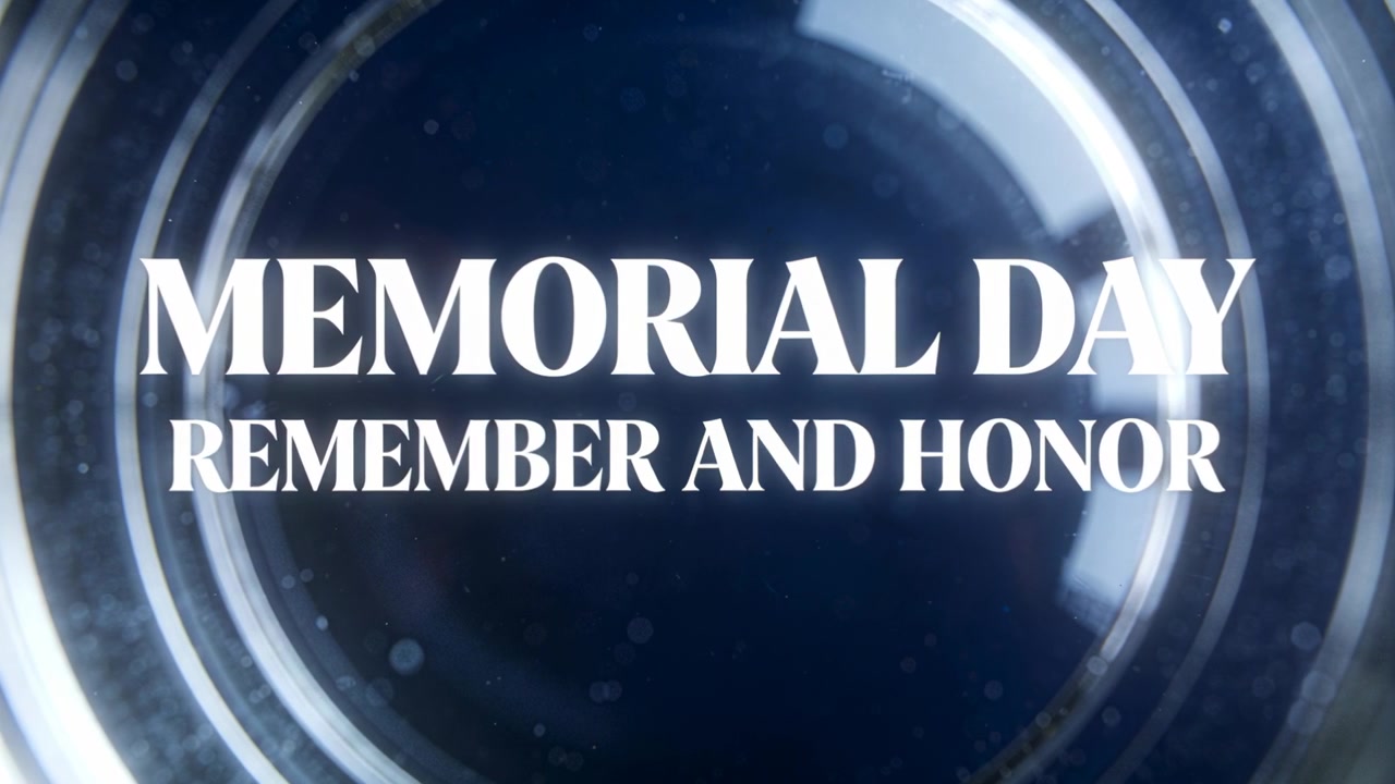 Animazione di "MEMORIAL DAY" con "REMEMBER AND HONOR" in blu scuro con anelli e puntini che si muovono, in onore dei veterani.