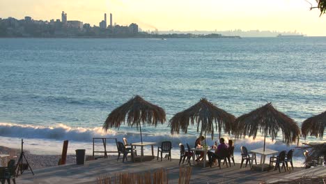 Cabañas-Línea-Una-Playa-Cerca-De-Beirut,-Líbano