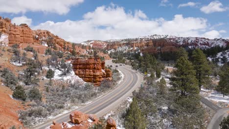 Hoodoos-Del-Parque-Nacional-Bryce-Canyon-En-Abril-Con-Nieve-En-Utah,-Estados-Unidos