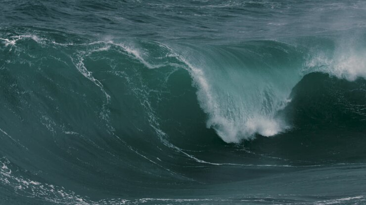 Large wave gurgles along a shallow reef break in Australia