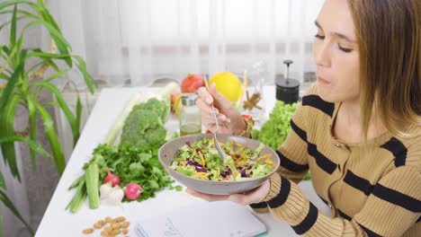 La-Mujer-Joven-Está-A-Dieta.-Plan-De-Bienestar-Y-Dieta.