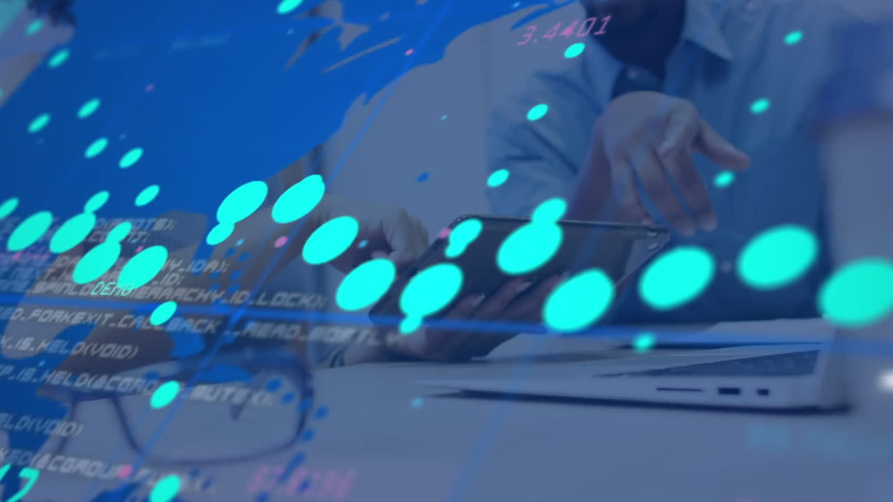 animación del procesamiento de datos sobre diversas personas de negocios hablando