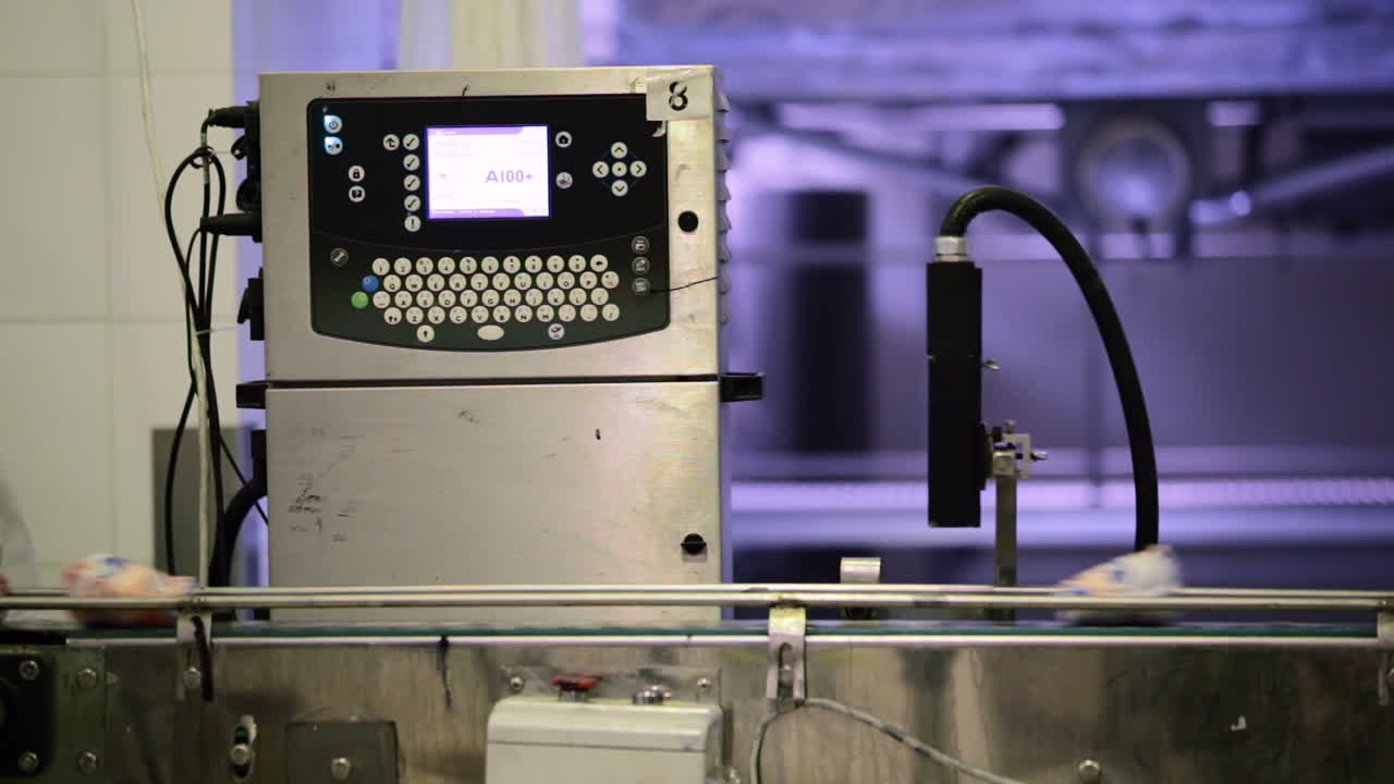 transportador con helados envasados