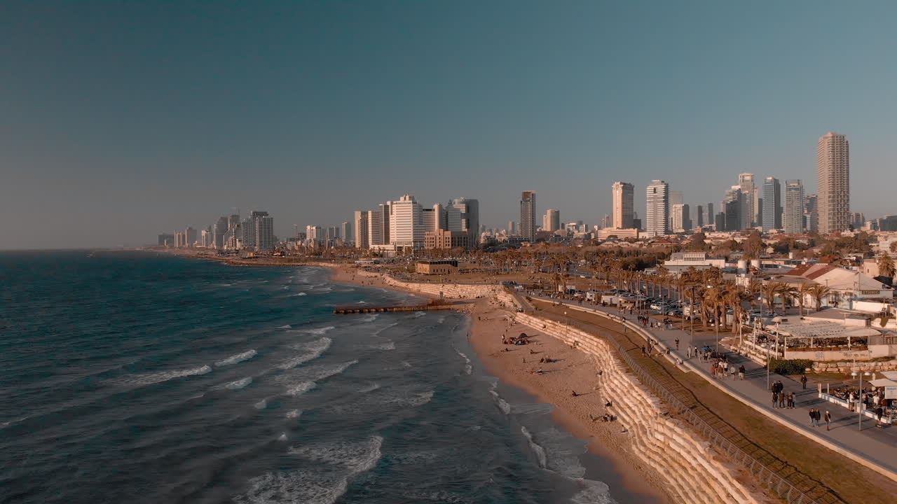 Luftfoto af Tel Avivs promenade, droneoptagelser