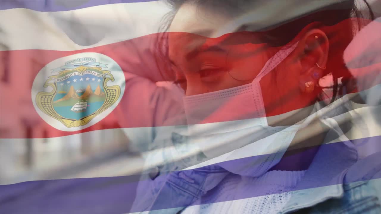 코스타리카  ⁇ 발을 흔들고 있는 아시아 여성이 거리에서 얼굴 마스크를 쓰고 있는 애니메이션