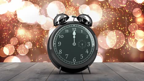 reloj despertador contando hacia atrás hasta la medianoche para el año nuevo