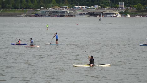 People-On-Vacation-At-Han-River-Paddle-Boarding-In-Seoul,-South-Korea