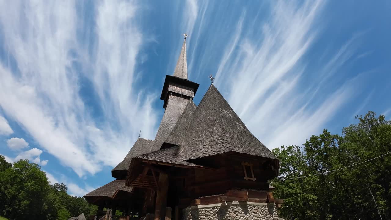 monasterio histórico de la región de maramures, rumania
