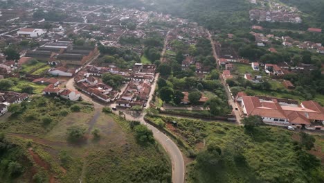 Barichara-Santander-Colombia-Imágenes-Aéreas-Pequeño-Y-Encantador-Pueblo-Colonial-En-Las-Montañas-De-Los-Andes-Destino-De-Viaje-De-Vacaciones