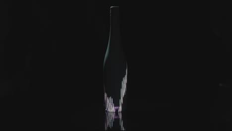 se muestra una botella digital