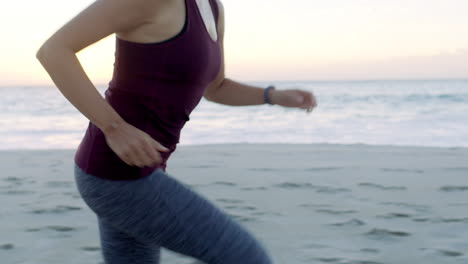 Fitness,-Bewegung-Oder-Frau,-Die-Am-Strand-Läuft