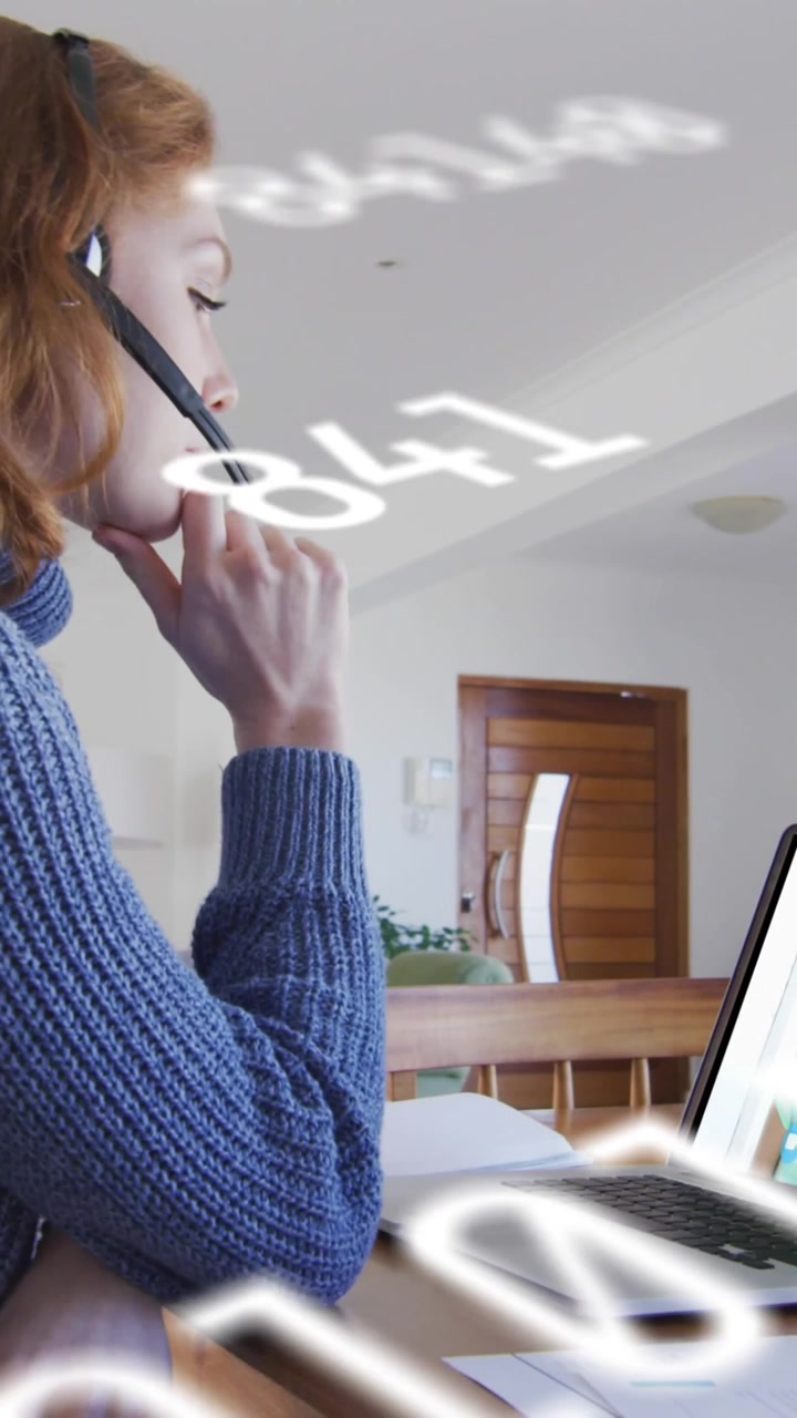 Animation af talbehandling over kvinder, der bruger en bærbar computer på et videoopkald i baggrunden.