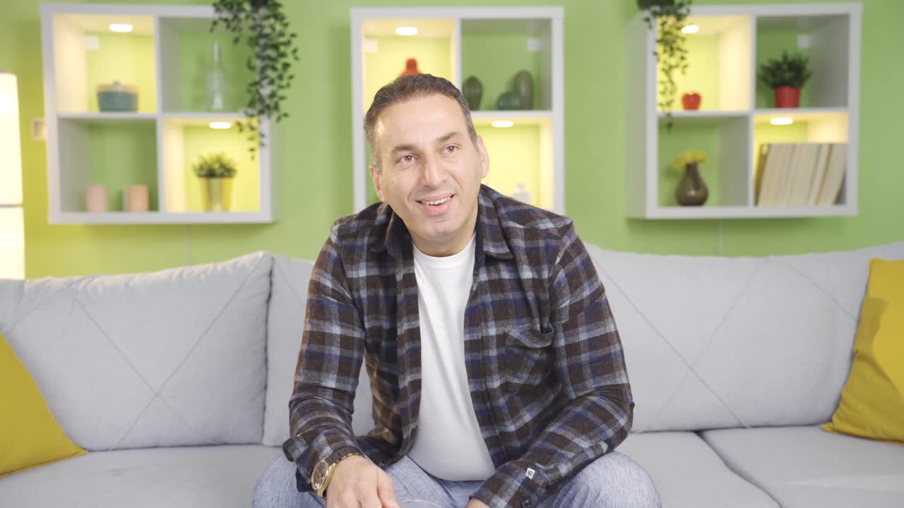 긍정적인 사업 생활을 하는 행복한 사람은 평화롭고 편안합니다.