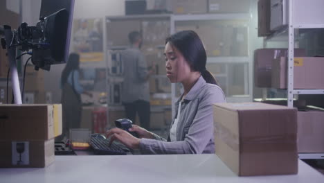 창고 노동자 스캔 패키지
