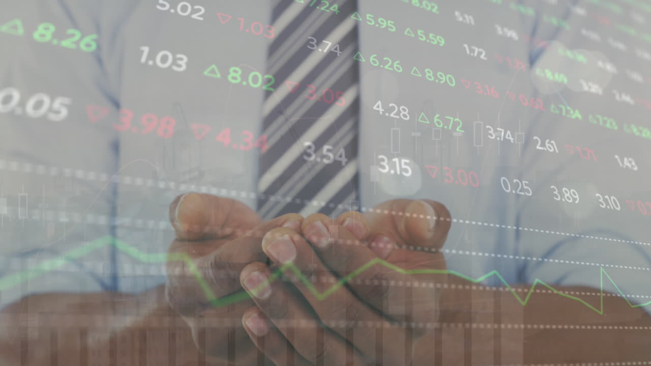 animación del procesamiento de datos del mercado de valores en la sección media del hombre de negocios con manos cubiertas