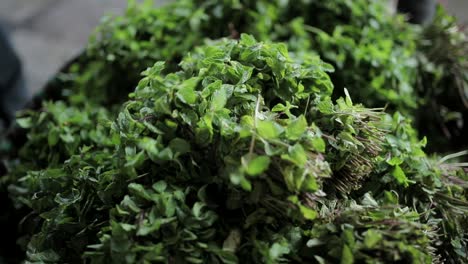 Hojas-De-Menta-Fresca-Para-Vender-En-El-Mercado