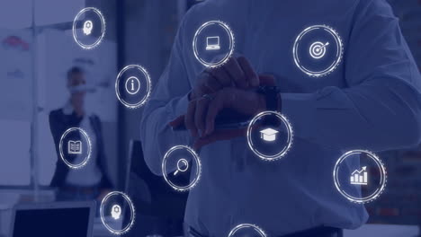 animación de iconos de negocios sobre empresario caucásico usando un teléfono inteligente
