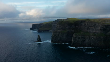 Panoramic-shot-of-amazing-natural-scenery.-Majestic-cliffs-on-sea-coast-at-twilight.-Cliffs-of-Moher,-Ireland