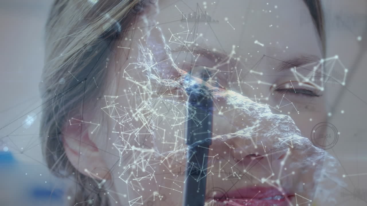 animación de la cadena de adn giratoria y la red de conexiones sobre las mujeres