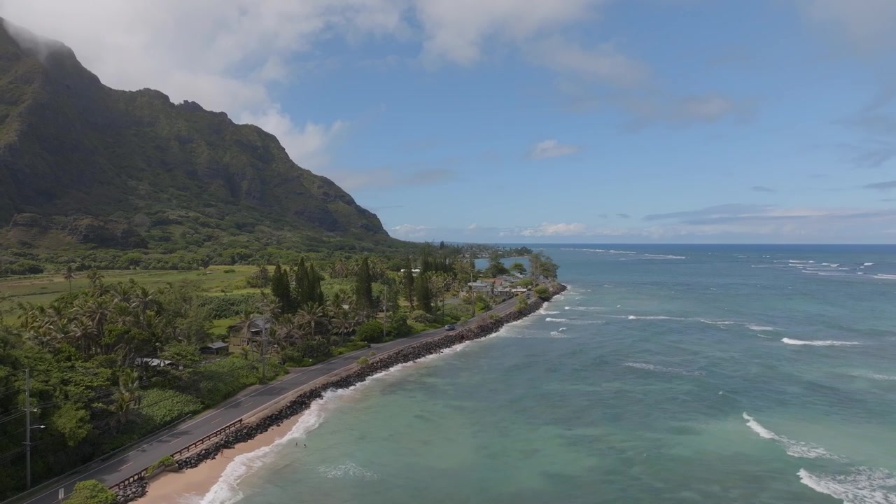 Luftfoto af paradiskystlinjen ved Beach Road på Oahu, Hawaii