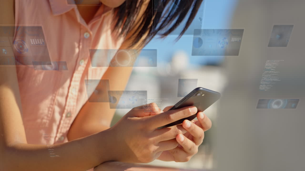 animación de múltiples interfaces con gráficos sobre una mujer asiática sonriente usando un teléfono móvil.