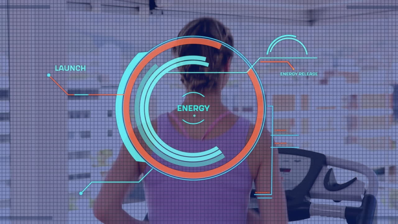 animación del procesamiento de datos sobre una deportista caucásica haciendo ejercicio en el gimnasio.