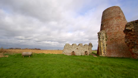 Planungsaufnahme-Des-Torhauses-Der-St.-Benet&#39;s-Abbey-Aus-Dem-16.-Jahrhundert-Mit-Der-Windmühle-Aus-Dem-18.-Jahrhundert