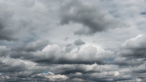 timelapse con hermosas nubes moviéndose
