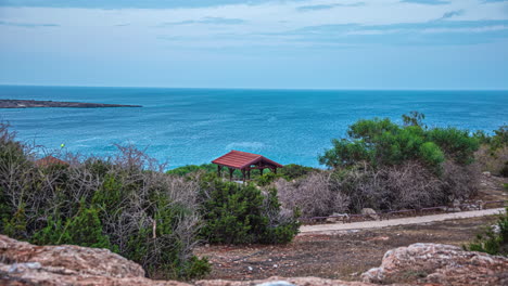 Lapso-De-Tiempo-Del-Paisaje-Marino-Desde-Un-Mirador-De-Picnic-Cerca-De-Protaras,-Chipre