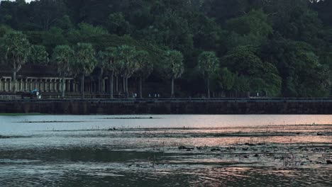 Abend-Wasser-Angkor-Wat-Dämmerung