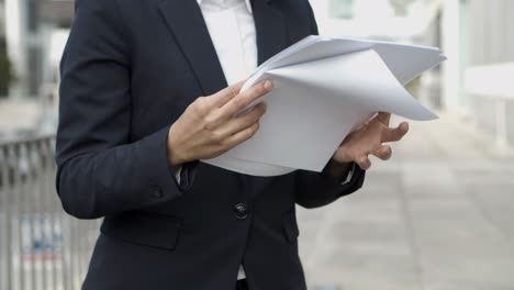 businesswoman holding papers