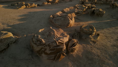 el desierto de bisti de-na-zin - incubador de huevos huevo pivotar hacia arriba